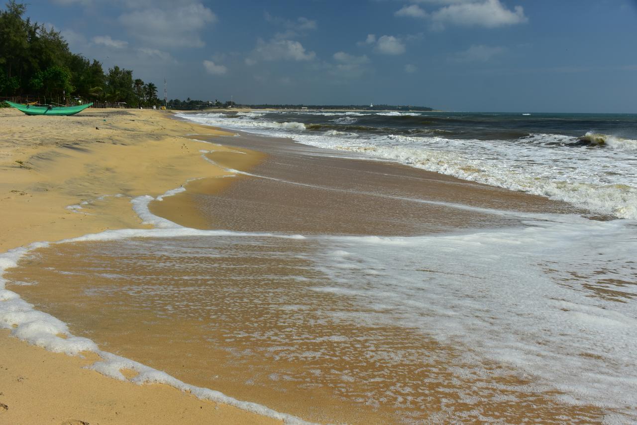 Surf Beach Hotel Arugam Bay Exterior photo